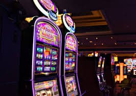 Pengguna Indonesia menikmati sesi Slot Games di kinitoto dengan antarmuka yang nyaman di perangkat mobile